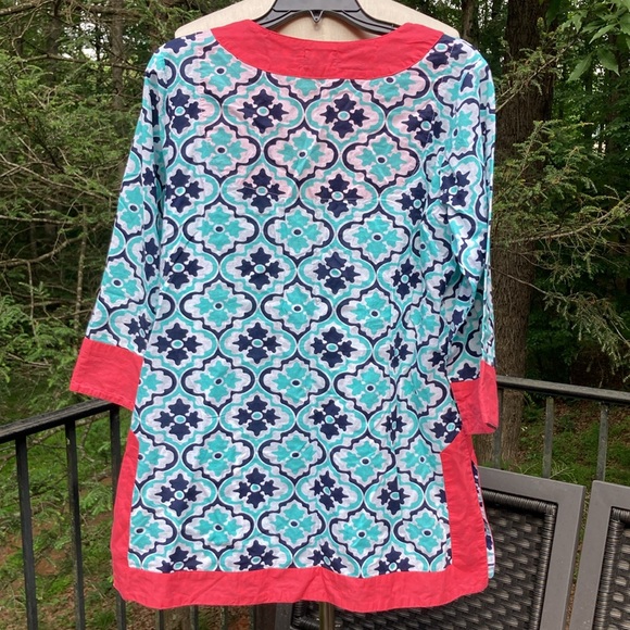 Simply Southern Collection blu/whte/pink top stain in picture bleaching sz. L - Picture 5 of 8